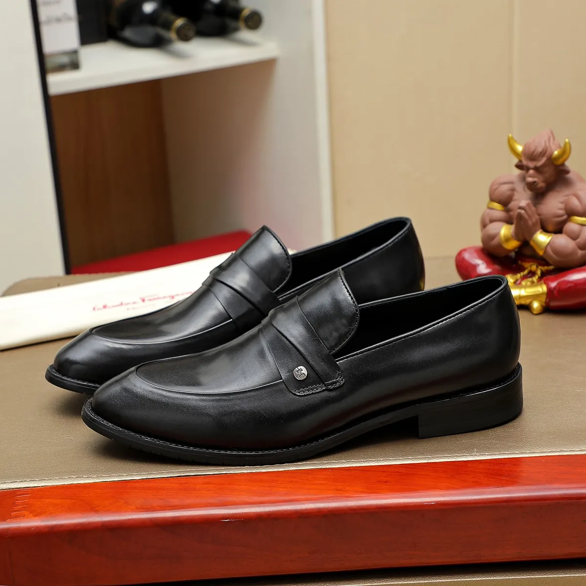 Men's shoes 💰460 Ferragamo [Ferragamo] top imported suit men's shoes 💯Original copy of the official website, product materials: selected imported embossed calfskin + luxury hardware buckle accessories ~ imported water-dyed cow 🐂 leather lining. Strong three-dimensional visual effect, original combination outsole, multiple colors available😘 Size: 39-44 (38.45.46. Customized)